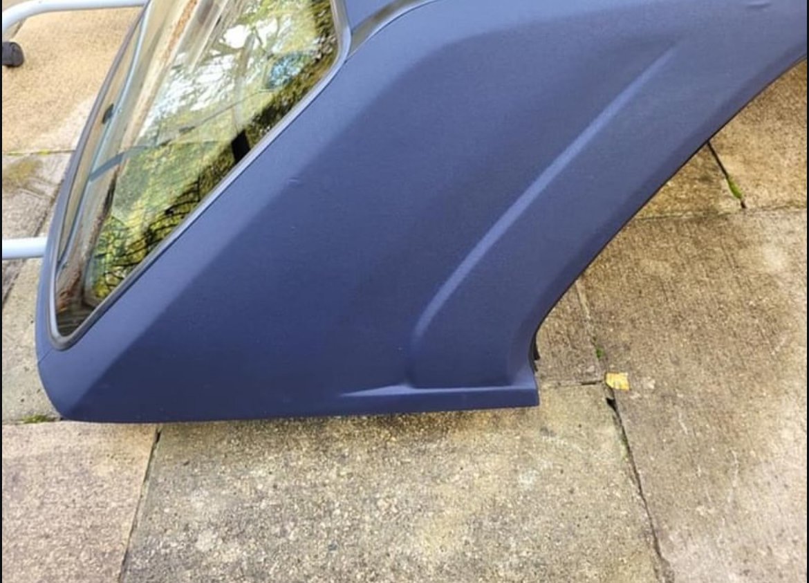 bmw e30 toit rigide en parfait état bmw e30 toit rigide en parfait état