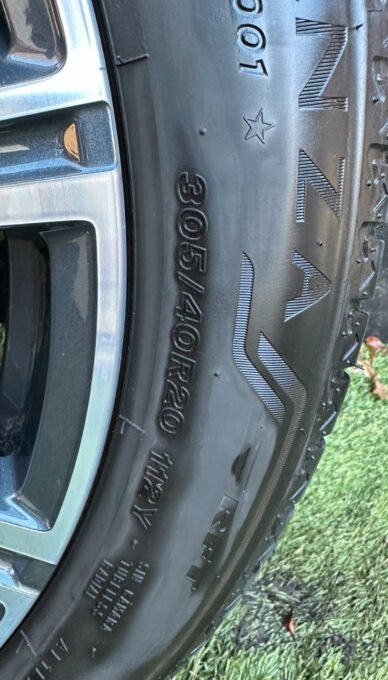 jantes et pneus d'origine pour x5 g05 et x6 g06. jantes et pneus d'origine pour x5 g05 et x6 g06.