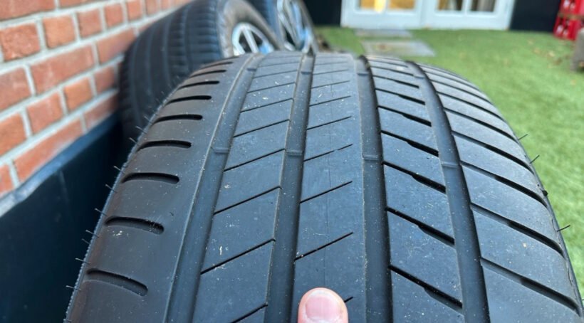 jantes et pneus d'origine pour x5 g05 et x6 g06. jantes et pneus d'origine pour x5 g05 et x6 g06.