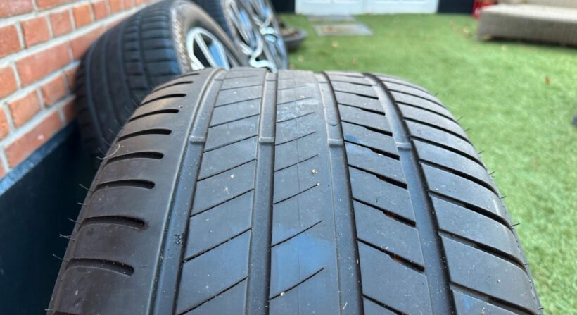 jantes et pneus d'origine pour x5 g05 et x6 g06. jantes et pneus d'origine pour x5 g05 et x6 g06.