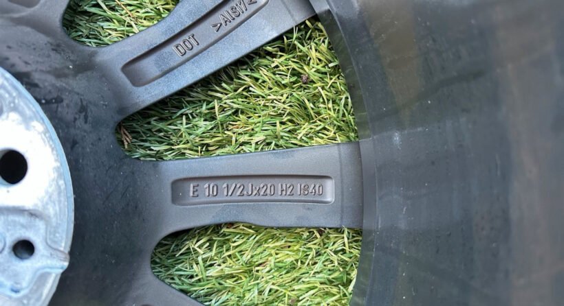 jantes et pneus d'origine pour x5 g05 et x6 g06. jantes et pneus d'origine pour x5 g05 et x6 g06.