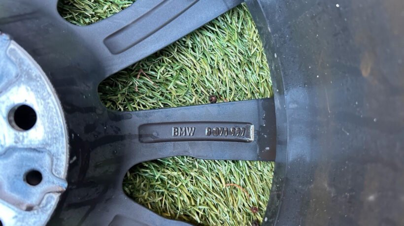 jantes et pneus d'origine pour x5 g05 et x6 g06. jantes et pneus d'origine pour x5 g05 et x6 g06.