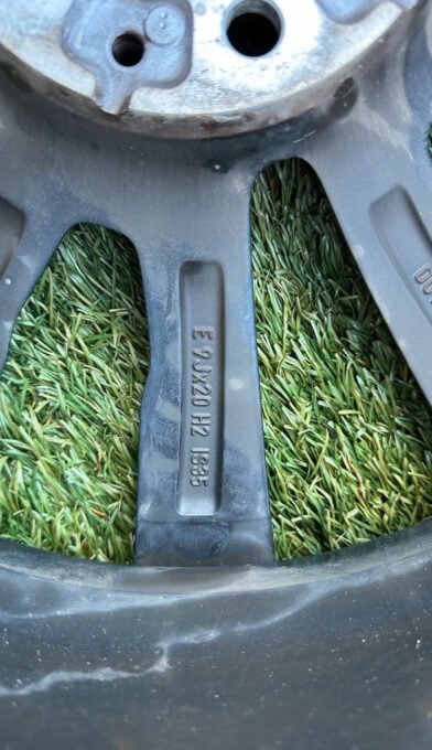 jantes et pneus d'origine pour x5 g05 et x6 g06. jantes et pneus d'origine pour x5 g05 et x6 g06.