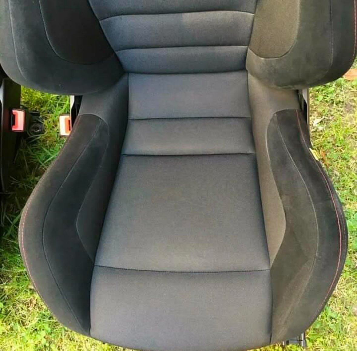 paire de sièges sabelt 595 avec coquillage foncé, original 500 abarth 595. paire de sièges sabelt 595 avec coquillage foncé, original 500 abarth 595.