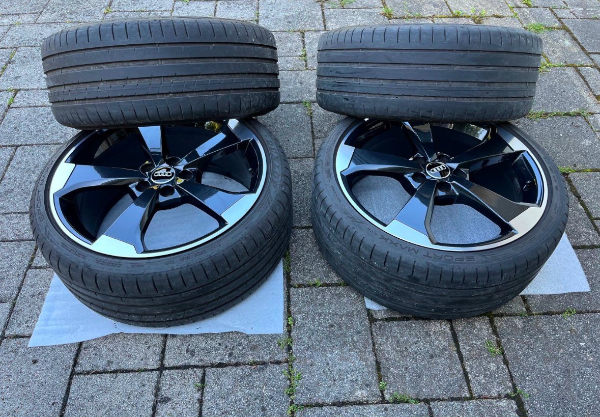 jantes d'origine audi 19 pouces rs3 8v pneus été roues été design 5 branches rotor ii noir 2x 8,5j x 19 pouces avec et 53 (avant) 2x 8j x 19 pouces avec et 49 (arrière) pneus premium : 4x dunlop sport maax rt2 en 235/35/19 91y profil : 2x 7mm et 2x 5mm les 4 jantes en état absolument neuf aucun dommage au trottoir !! brille comme au premier jour pas d'opération par mauvais temp jantes d'origine audi 19 pouces rs3 8v pneus été roues été design 5 branches rotor ii noir 2x 8,5j x 19 pouces avec et 53 (avant) 2x 8j x 19 pouces avec et 49 (arrière) pneus premium : 4x dunlop sport maax rt2 en 235/35/19 91y profil : 2x 7mm et 2x 5mm les 4 jantes en état absolument neuf aucun dommage au trottoir !! brille comme au premier jour pas d'opération par mauvais temp