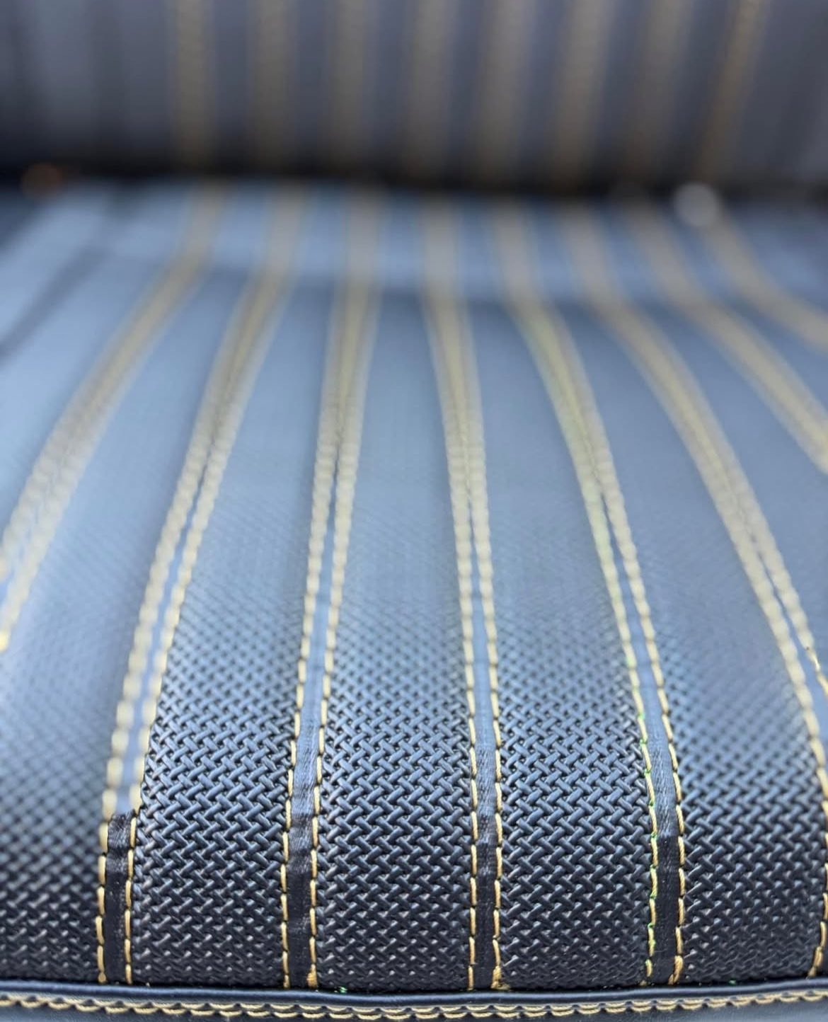 INTÉRIEUR BMW E30 COUPÉ – VINYLE PERSONNALISÉ – Image 6