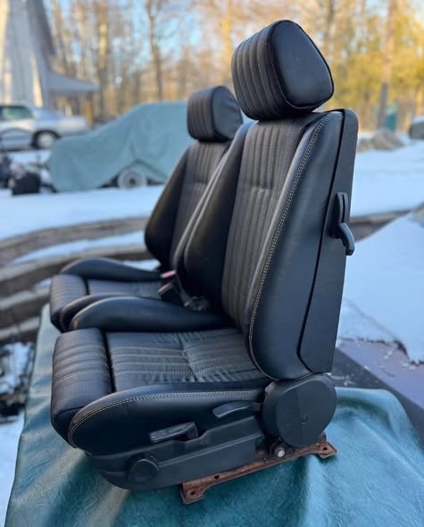 INTÉRIEUR BMW E30 COUPÉ – VINYLE PERSONNALISÉ – Image 13