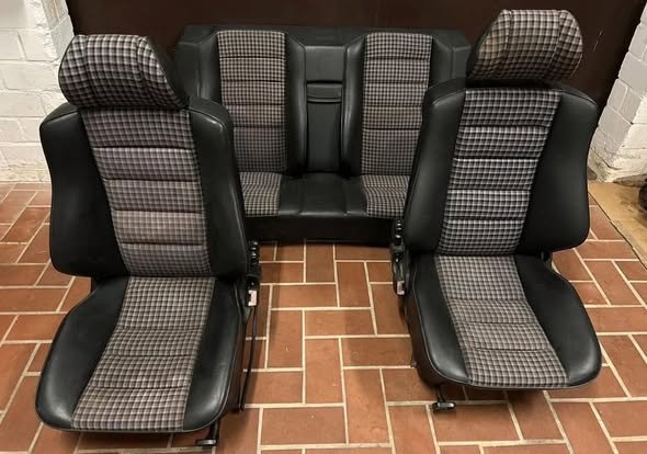 Mercedes 190E Sportline Seats Set – Image 3