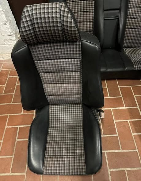 Mercedes 190E Sportline Seats Set – Image 2